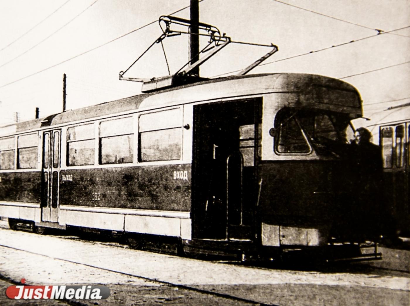 Жуткая нехватка вагонов и запуск уральских вапоретто по Шарташу. О развитии трамвая в Свердловске 1950-х в СПЕЦПРОЕКТе «Е-транспорт» - Фото 1