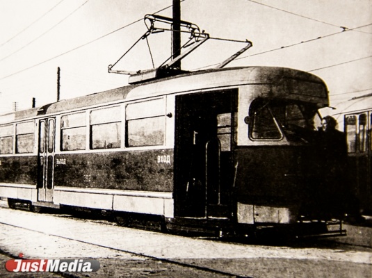 Жуткая нехватка вагонов и запуск уральских вапоретто по Шарташу. О развитии трамвая в Свердловске 1950-х в СПЕЦПРОЕКТе «Е-транспорт»