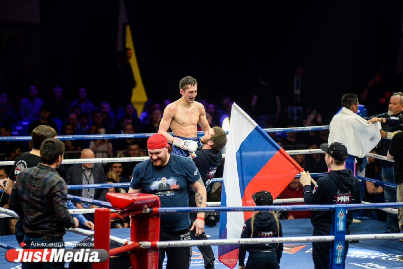 Впервые нокаутированный Классен, непростая «прогулка» для Якубова и чемпионство Абдуллаева. Вечер бокса в Екатеринбурге стал настоящим шоу для болельщиков - Фото 1