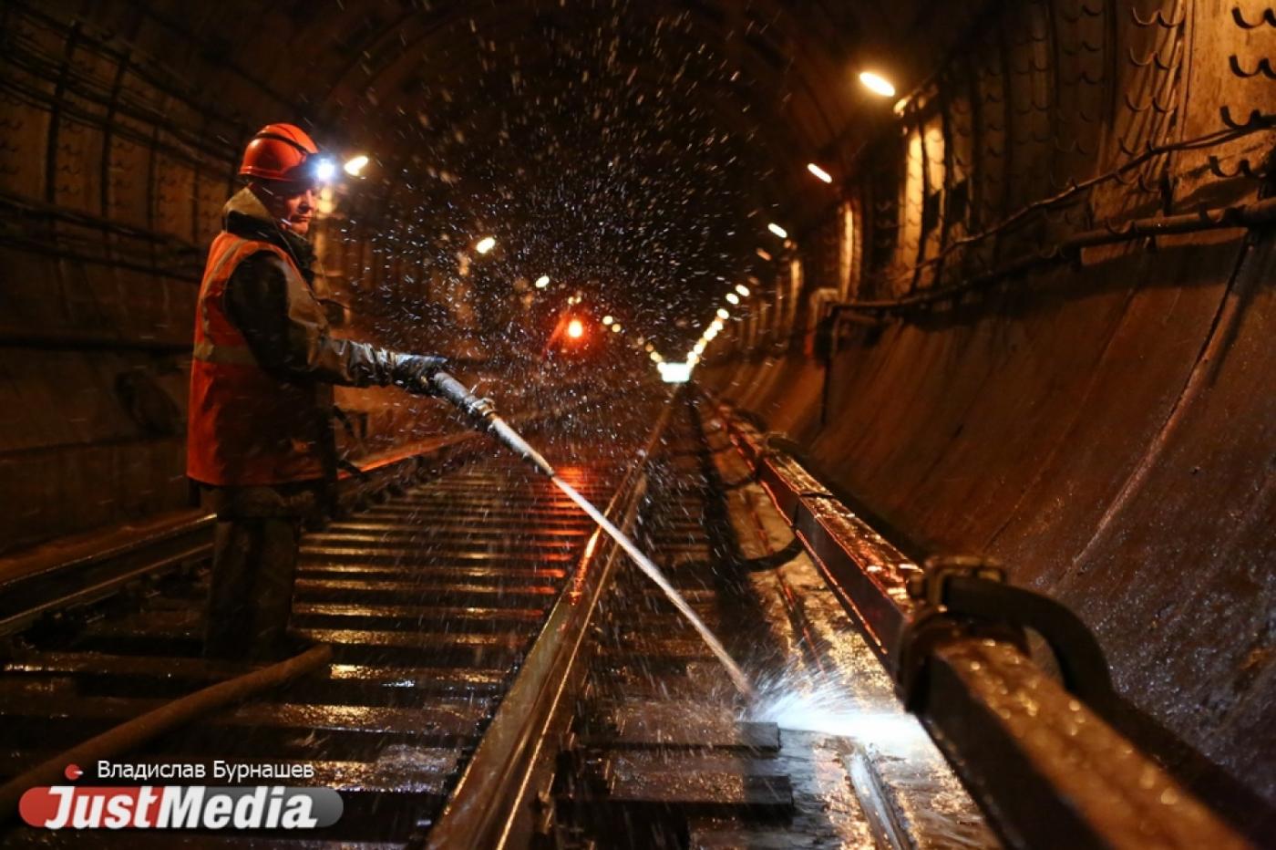 Не выходим на конечной станции и бродим по тоннелям. День и ночь в метро с JustMedia.ru - Фото 1