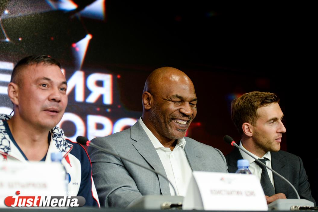 Майк Тайсон и Костя Цзю приехали в Екатеринбург, чтобы исполнить мечту подрастающих боксеров - Фото 1