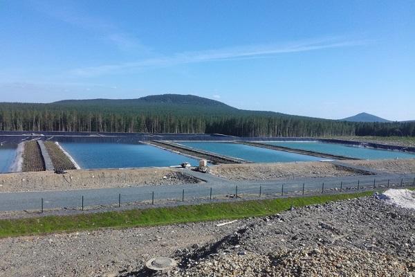 Теперь коллеги, а не враги. УГМК занялась очисткой рек вблизи заповедника «Денежкин Камень» - Фото 1