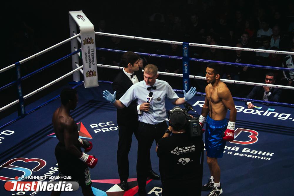 «Мы умеем зашивать брови, но зритель не должен это видеть». 5 профессий, без которых не будет бокса - Фото 1