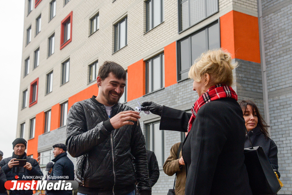 Более девяноста детей-сирот получили квартиры в новом доме, построенном компанией «Атомстройкомплекс» - Фото 1