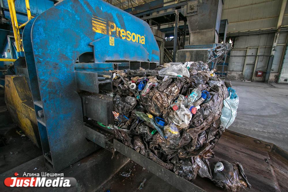 «Если нужно будет изменить границы Екатеринбурга — поддержим». «Спецавтобаза» и чиновники лихорадочно  придумывают, как спасти область от мусорного коллапса - Фото 1