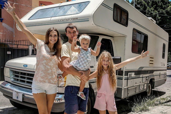 Семья из Екатеринбурга устроила марафон подарков для детей из приютов 14 стран Панамериканского пути - Фото 1