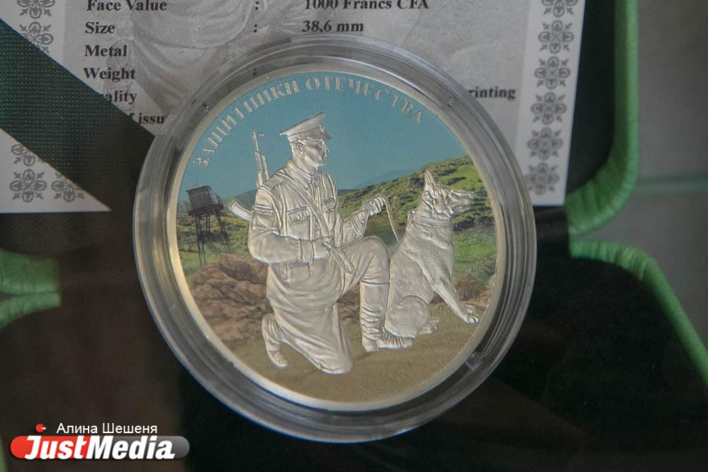 Коллекционер Антон Демиденко: «В банках продают монеты ко Дню защитника Отечества, но расплатиться ими можно только в Африке» - Фото 1