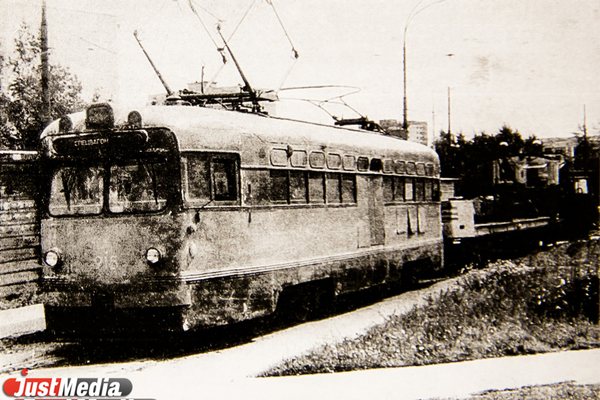 Таскали трамваи танками и превращали водителей в «медведей». О том, как строили и развивали Северное депо, в спецпроекте «Е-транспорт»