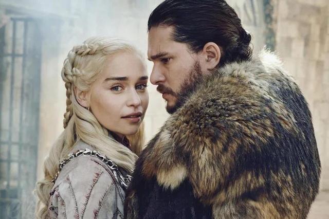 «Слишком много Старков дошло до финала» и «Карлика пора пустить в расход». Фанфики «Игры престолов» от известных уральцев - Фото 1