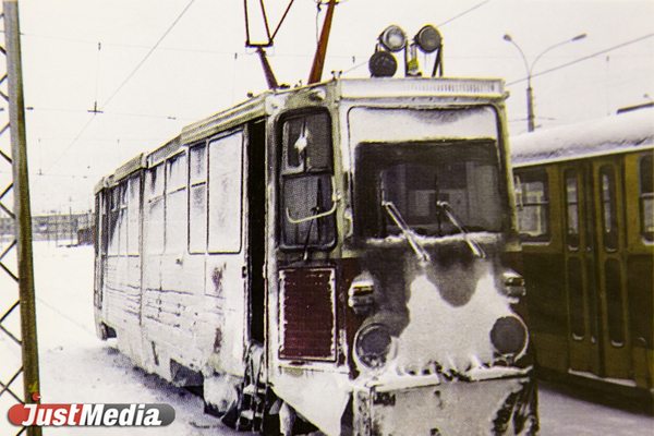 Демонтаж рельсов на Свердлова и 40-градусные морозы. Как работали свердловские трамвайщики в конце 1970-х в спецпроекте «Е-транспорт» - Фото 1