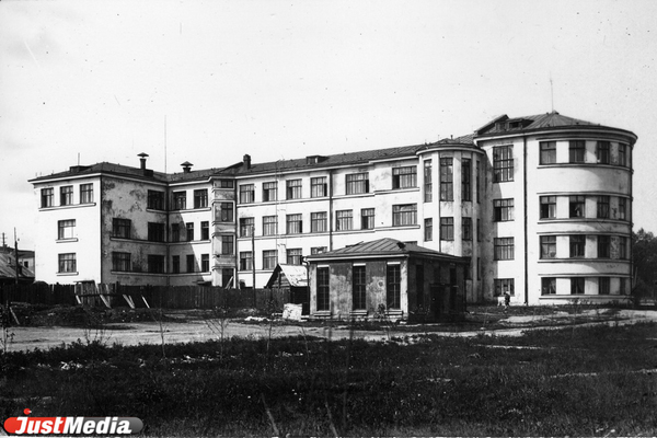 «Восстанавливали лекарствами, искусством врачей и обстановкой». Как в Свердловске появился медгородок и расширили Верх-Исетскую больницу в JUSTHISTORY