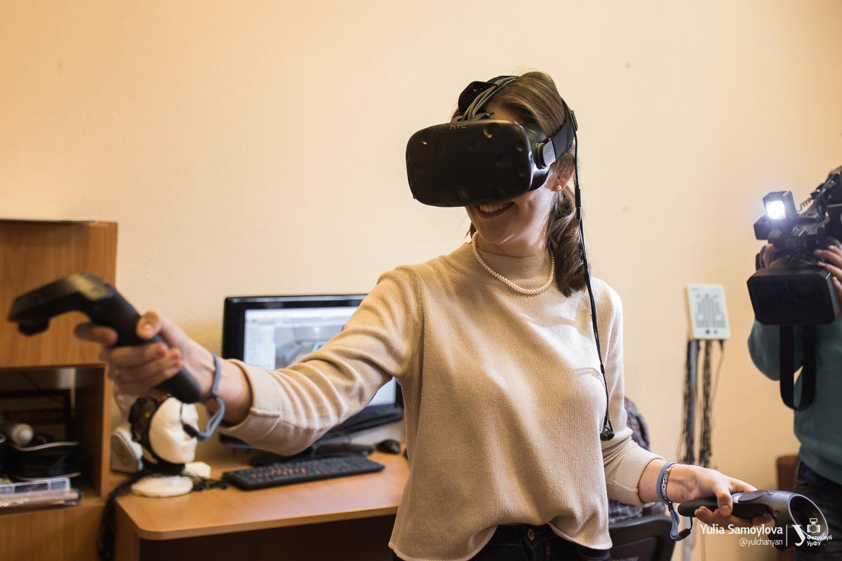 Батареи для электромобилей, языки при помощи VR и уникальный протектор для двигателей. УрФУ показал последние инновационные проекты - Фото 1