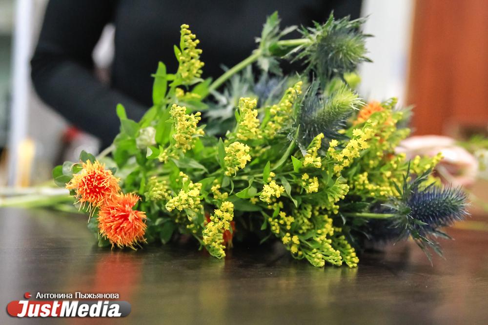 «Популярность набрали колючки». Собираем самый трендовый букет на День знаний - Фото 1