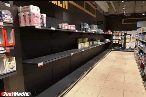 Смели туалетную бумагу, тампоны и вино. Как в Европе и США переживают пандемию коронавируса 