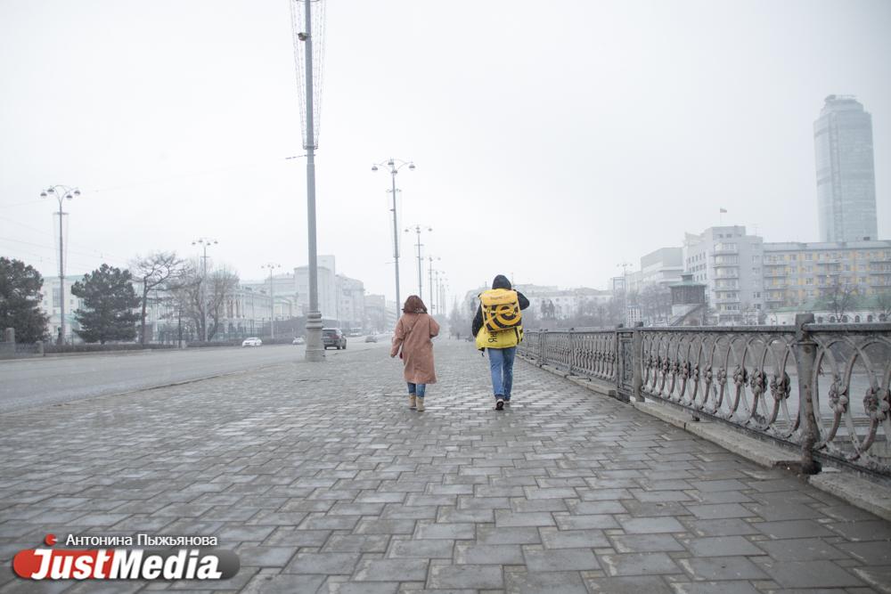 «Рестораторы подходят прямо на улице и спрашивают, как подключиться к сервису». Один день с курьером «Яндекс.Еды» в период пандемии коронавируса - Фото 1