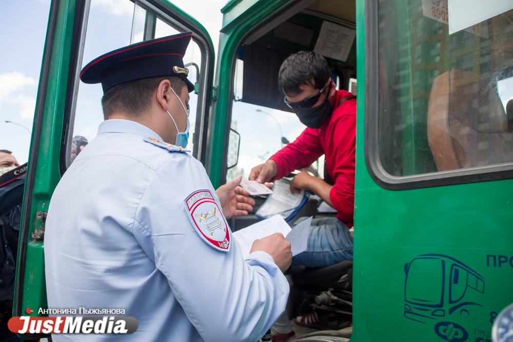 В Екатеринбурге показали, как ловят нарушителей масочного режима - Фото 1