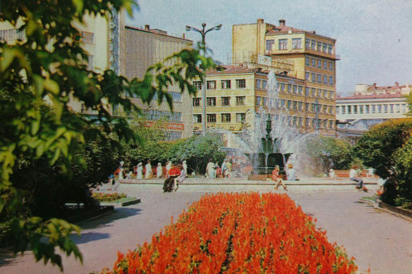 От «Мальчика с рыбой и лягушками» до 48-тонной чаши. История фонтанов в Свердловске