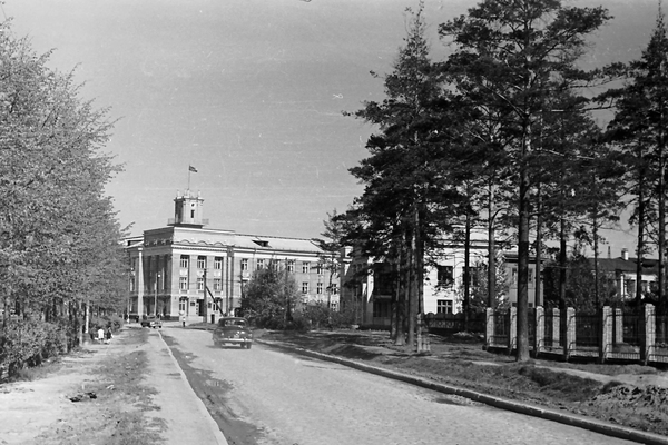 Здесь должен был вырасти «город электрических машин» с аэродромом и гостиницей. История создания Эльмаша - Фото 1