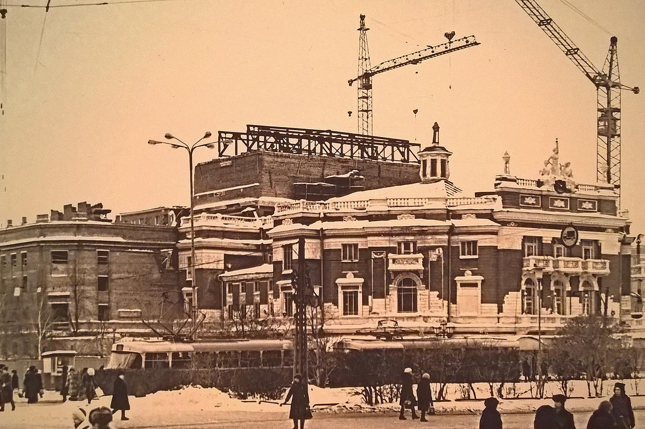 «Инструменты в госопере  кошмарные: приходится играть на голых деревяшках». В Екатеринбурге появился пешеходный маршрут по концертным площадкам советского периода   - Фото 1