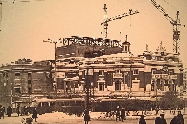 «Инструменты в госопере  кошмарные: приходится играть на голых деревяшках». В Екатеринбурге появился пешеходный маршрут по концертным площадкам советского периода  