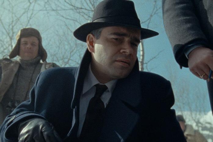 Правительственный лимузин в Ивделе и легкая одежда на февральском морозе. Екатеринбуржцы в шоке от нового сериала «Перевал Дятлова» - Фото 1