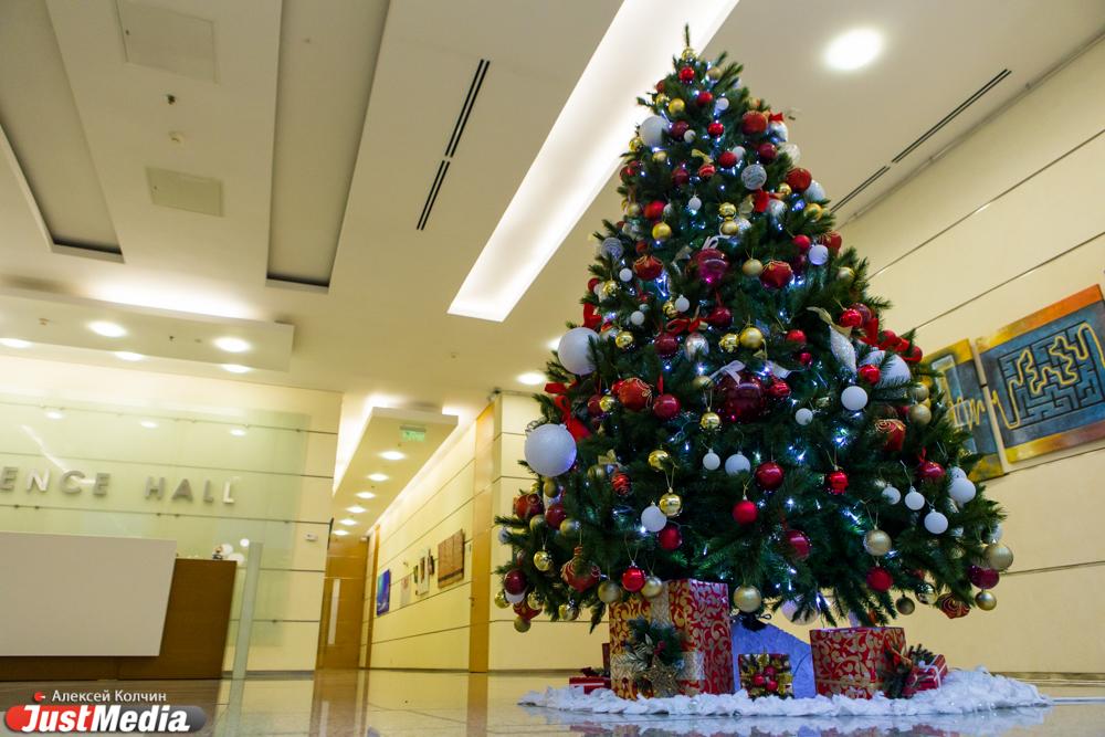 Елка без игрушек и никакого красного. Встречаем Новый год по последним трендам - Фото 1