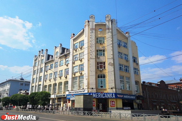 От портерной с алкоголем на вынос через модерновый «Проводникъ» с орлами к безликой конторской четырехэтажке. История здания на Малышева, 29  в Екатеринбурге 