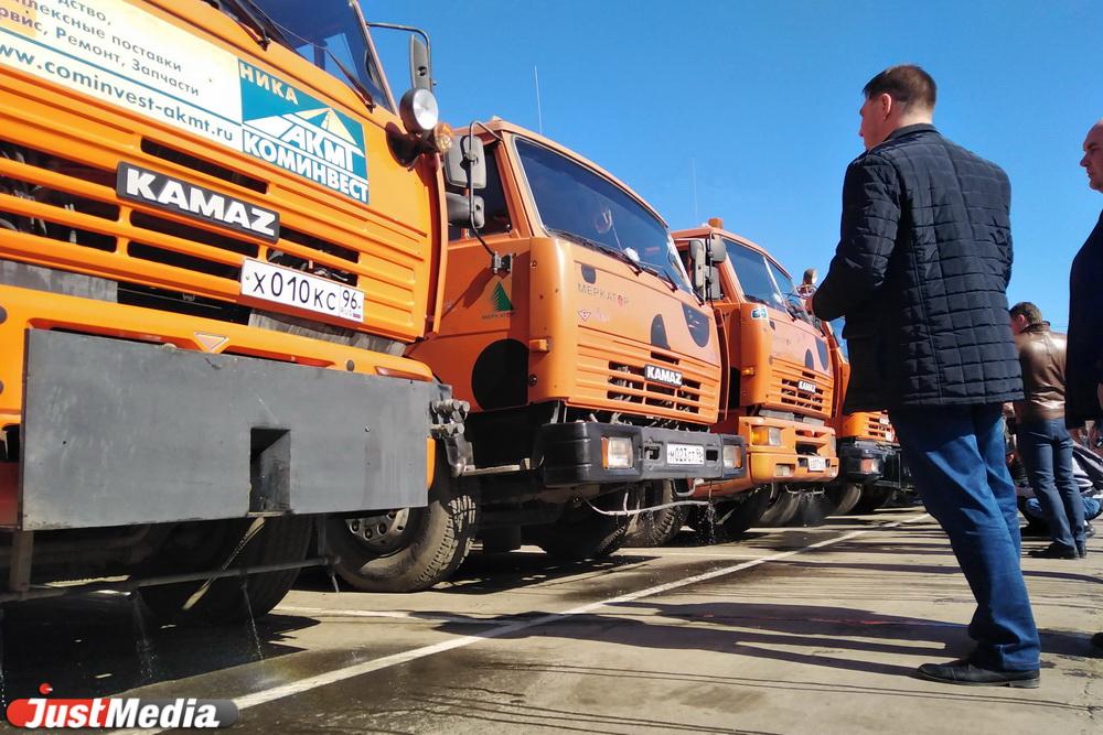 Коммунальщики Екатеринбурга приняли технику к лету - Фото 1