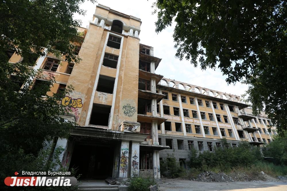 Подвалы-пыточные, легенда про замурованный морг и мужчина с пришитой головой. Знакомимся с новыми тайнами заброшенной больницы в Зеленой роще - Фото 1