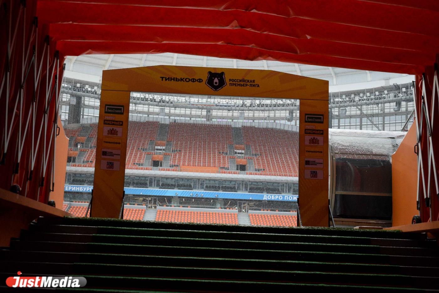 Зачем футболистов сажают в бочки со льдом и заставляют сниматься в Тиктоках. Вся подноготная ФК «Урал» в репортаже JustMedia.ru - Фото 1