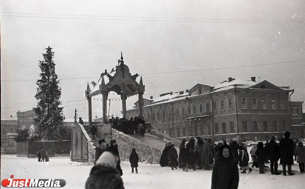 Как праздновали Новый год в Свердловске. Смотрим, как менялся праздник в городе с дореволюционных лет по наши дни - Фото 1