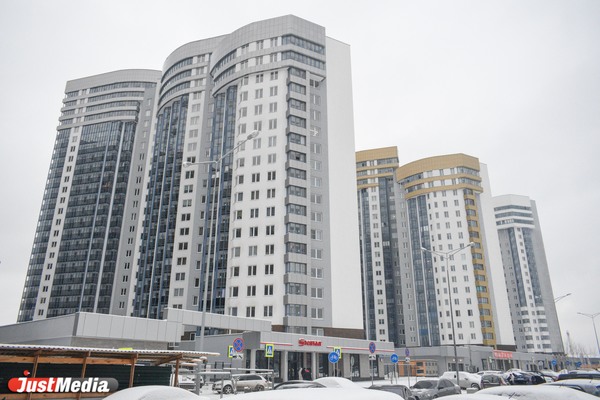 Обзор ЖК Уральский на Блюхера. Тонкие стены, километровая парковка и громыхающая металлобаза под окном