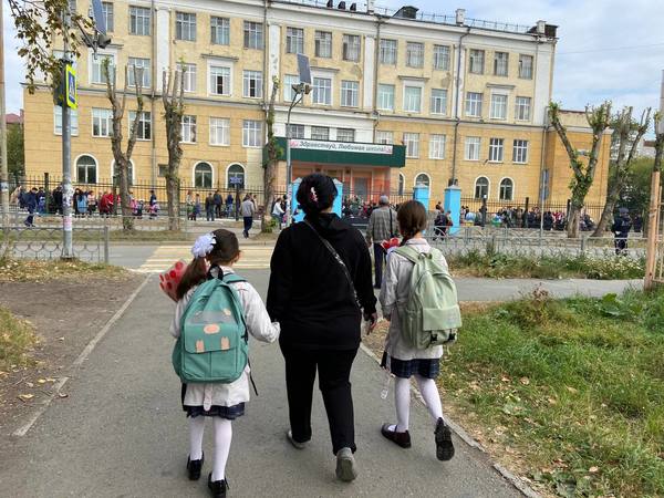 Уральские родители – блогеры и VIPы поделились эмоциями от 1 сентября и рассказали об эко-трендах в их школах - Фото 1