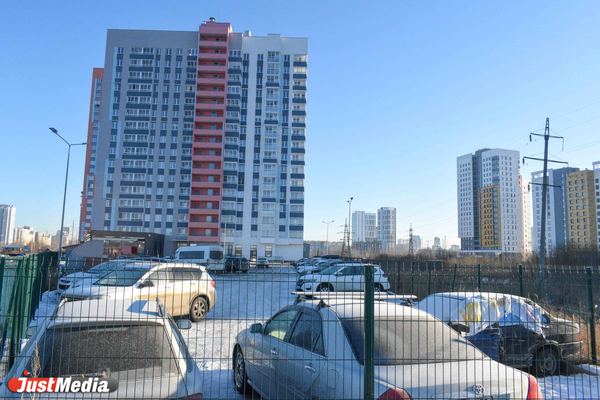 Дырявые балконы и много парковочных мест для бюджетников. Почему ЖСК «Наш Дом» и «Здоровье» оказались на голову лучше «Янтарной долины» - Фото 1