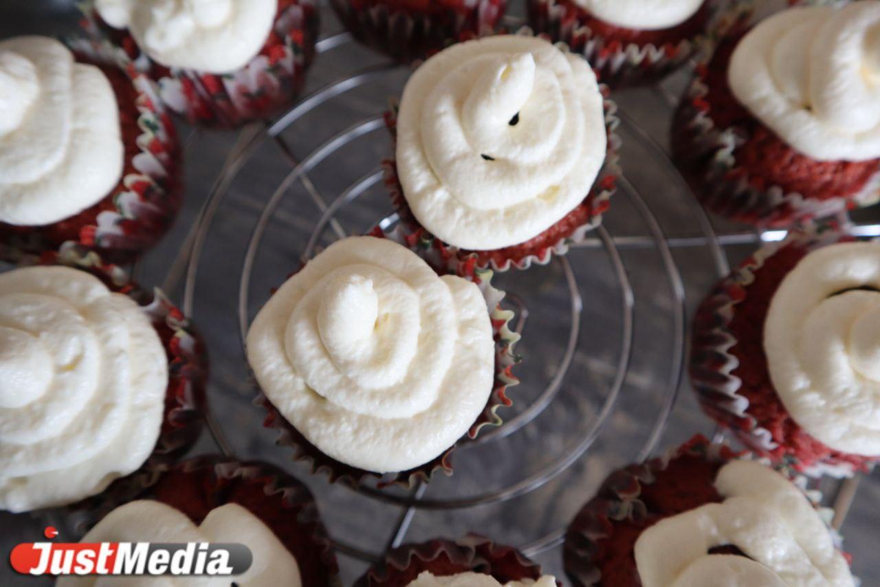 Печем нежные капкейки «Красный бархат». Экспресс-рецепт вкусного десерта - Фото 1