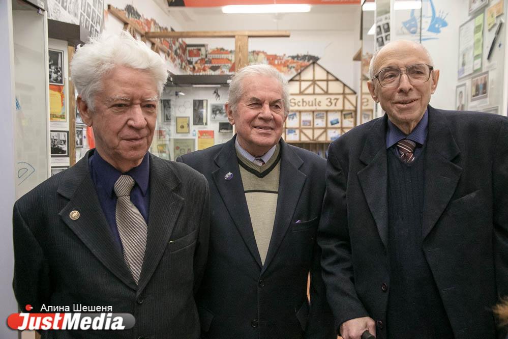 «За мешок картошки могли сильно избить, голодуха страшная была». Одноклассники Глеба Панфилова и Владимира Демьяненко о жизни в Свердловске в годы войны - Фото 1