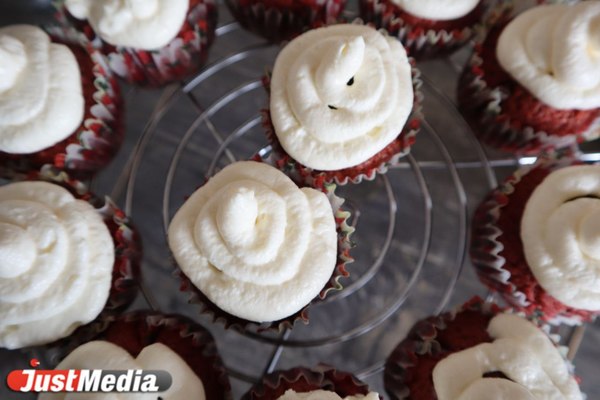 Печем нежные капкейки «Красный бархат». Экспресс-рецепт вкусного десерта - Фото 1