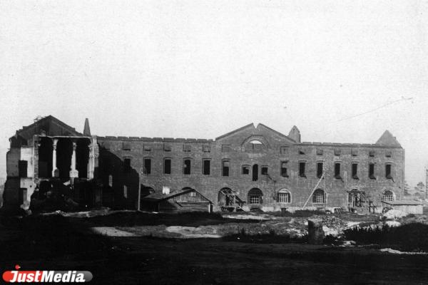 «Во время учений по Гражданской обороне здание института взорвали». История первой крупной заброшки Екатеринбурга #Втузгородок