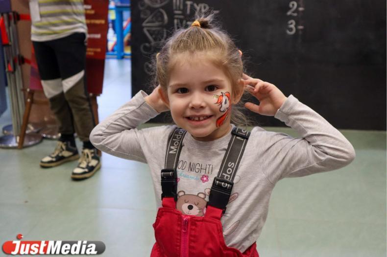 Детская афиша: выставка наивного искусства, сказка о творчестве и игры в Музее кукол - Фото 1