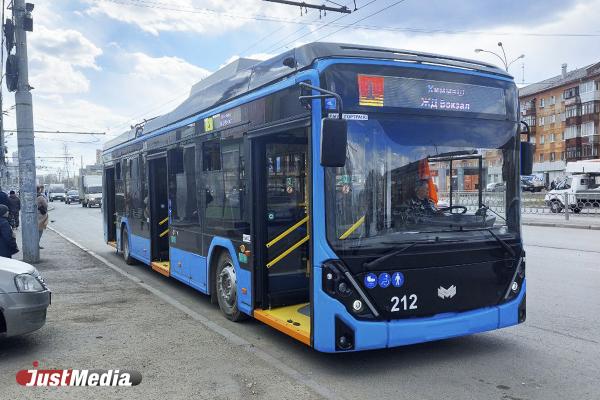 USB-зарядки, кондиционеры и система антизажатия дверьми. Какими будут новые белорусские троллейбусы Екатеринбурга