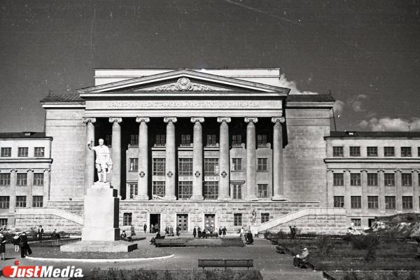 «Узкоколейка и подъемники кирпича, остальное — ручной труд». История начала строительства институтского городка при УПИ #Втузгородок