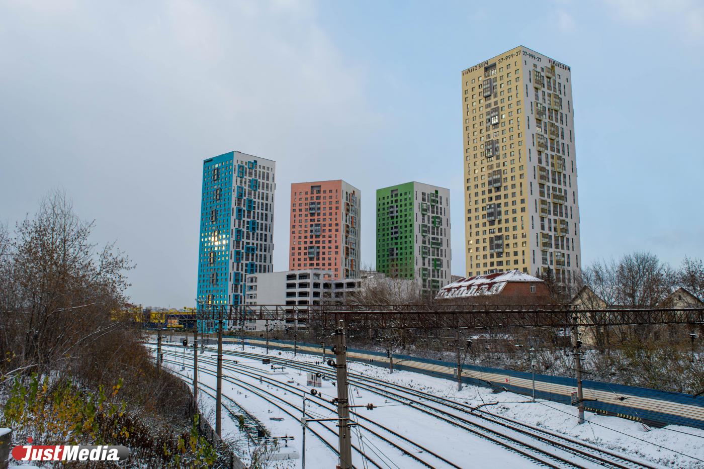 Вечный стук колес, запах креозота и пробки, но удобная инфраструктура и соседские тусовки. Как живется в ЖК «Малевич»? # JustLocation - Фото 1