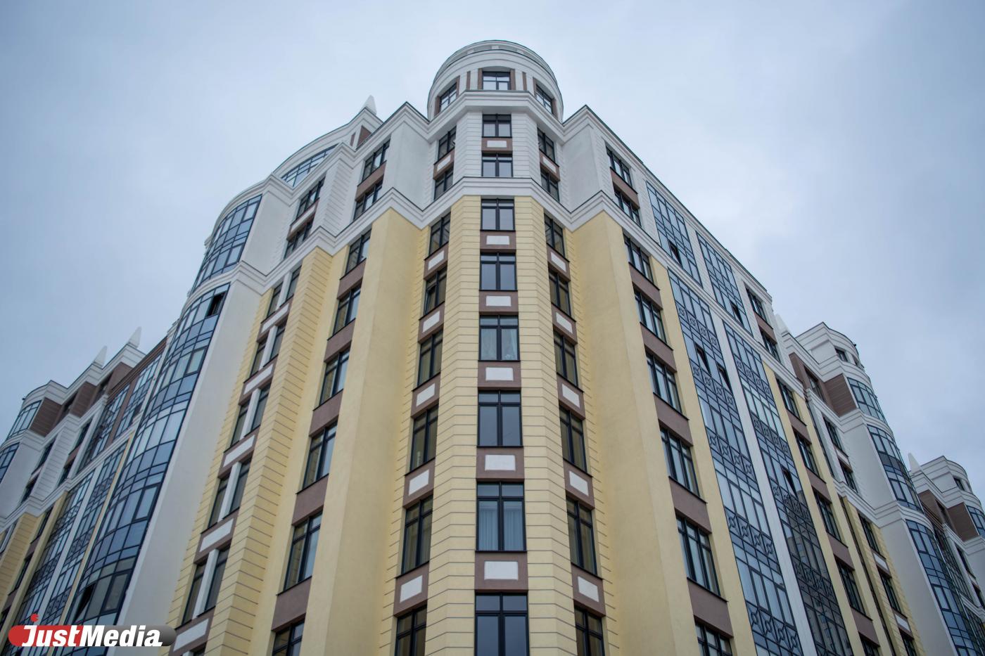 Дом-крепость: высокая стоимость квартир, охрана как на военном объекте и разделение между сословиями в клубном доме «Ривьера» - Фото 1