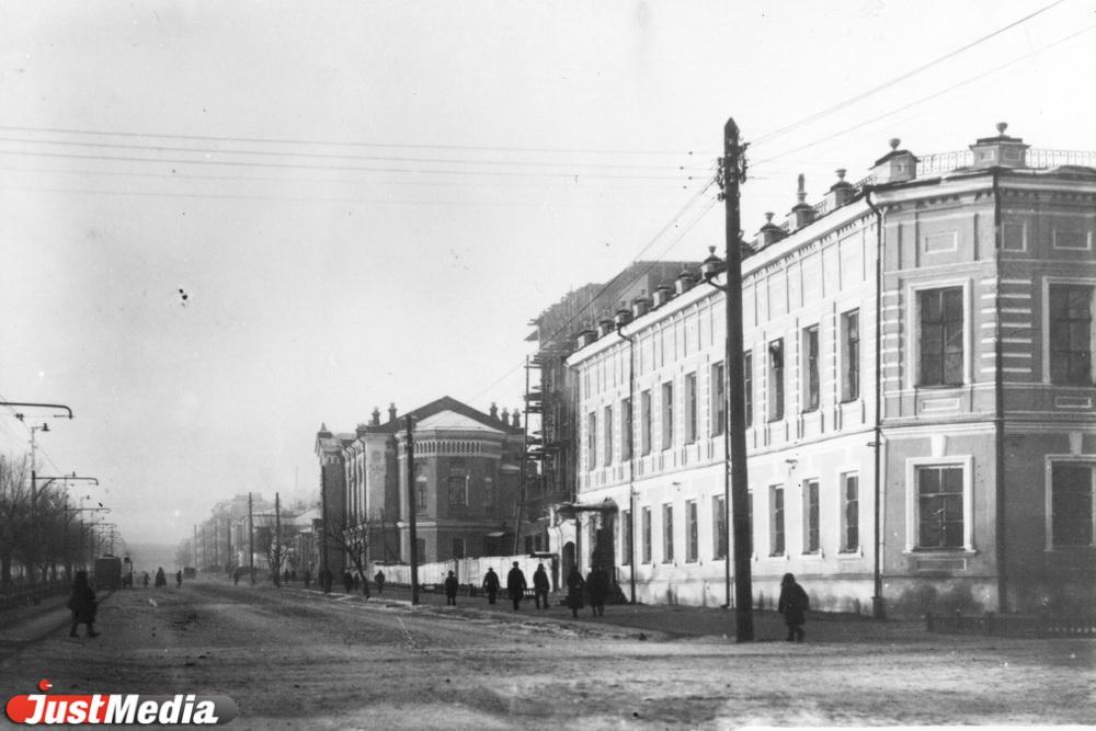 Начинали в доме купца, а потом заняли целый квартал с садом: история создания Екатеринбургского Алексеевского реального училища  - Фото 1