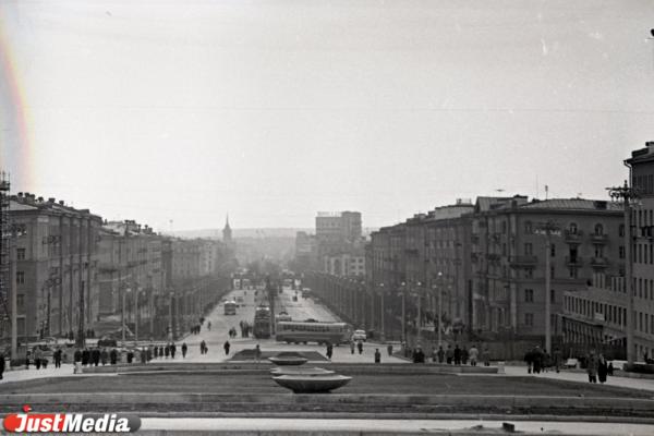 В Екатеринбурге несколько кварталов от УПИ до Восточной должна была занять площадь Ленина #Втузгородок