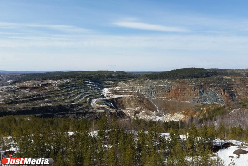 Голубые озера и игрушечные БелАЗы. Едем по лучшим карьерам Урала. JustTrip - Фото 1