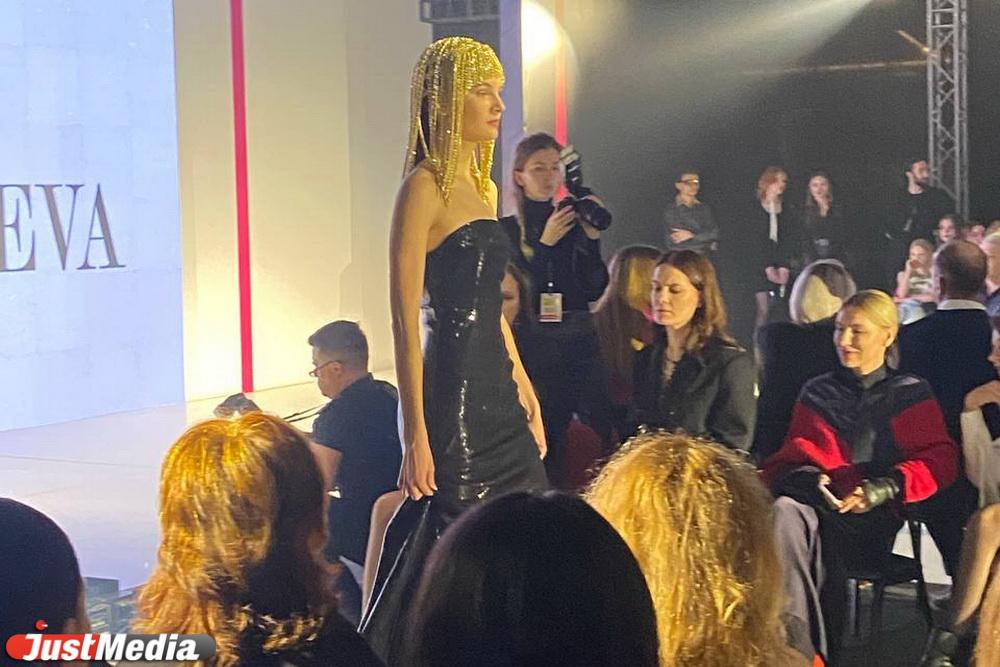 «Жара, толпы людей и детсадовские коллекции». «Уральская неделя моды» глазами гостей - Фото 1