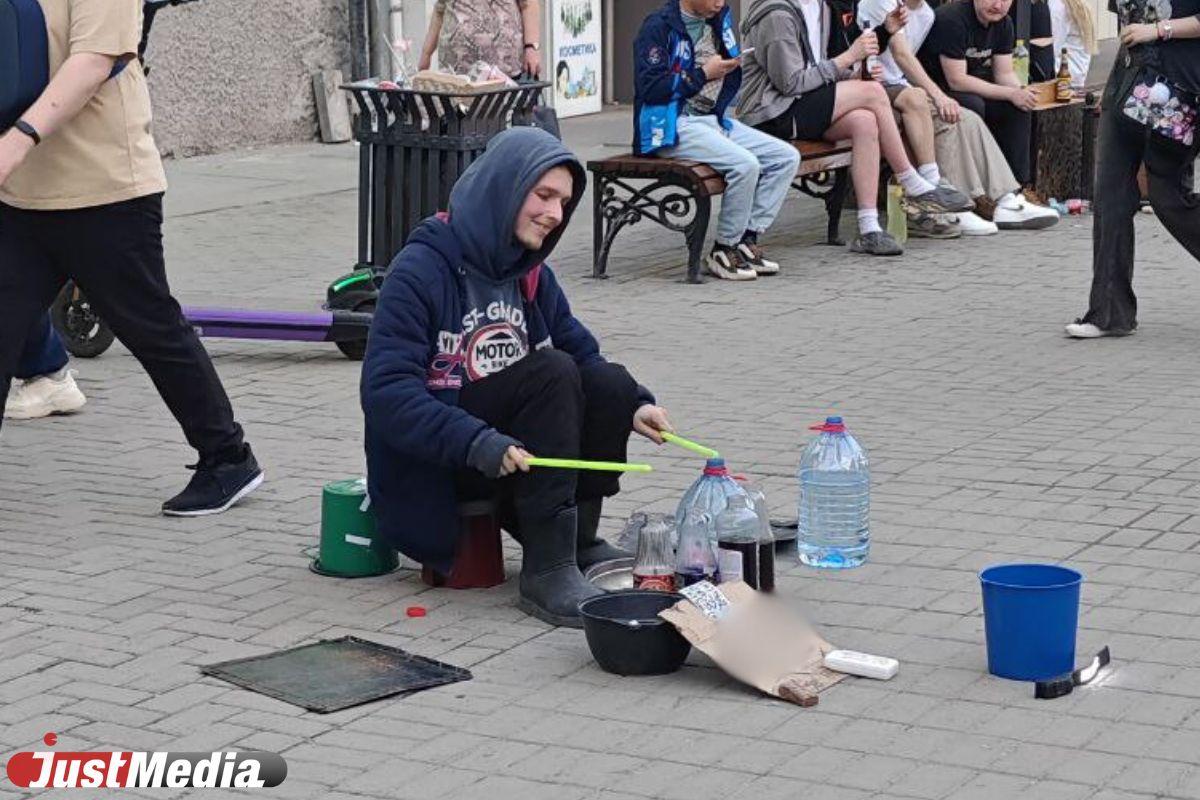 Ритмы города: знакомим с музыкантом с Вайнера, играющим на кастрюлях - Фото 1