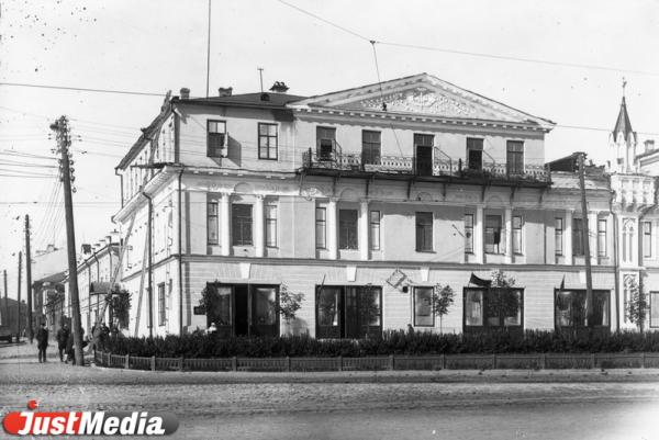 Здесь был первый ресторан Екатеринбурга. История дома Жирякова на площади 1905 года 