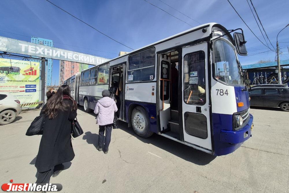 От «собачьих будок» до «гармошек» с миллионным пробегом. В «Гортрансе» рассказали, как менялись автобусы в Екатеринбурге - Фото 1